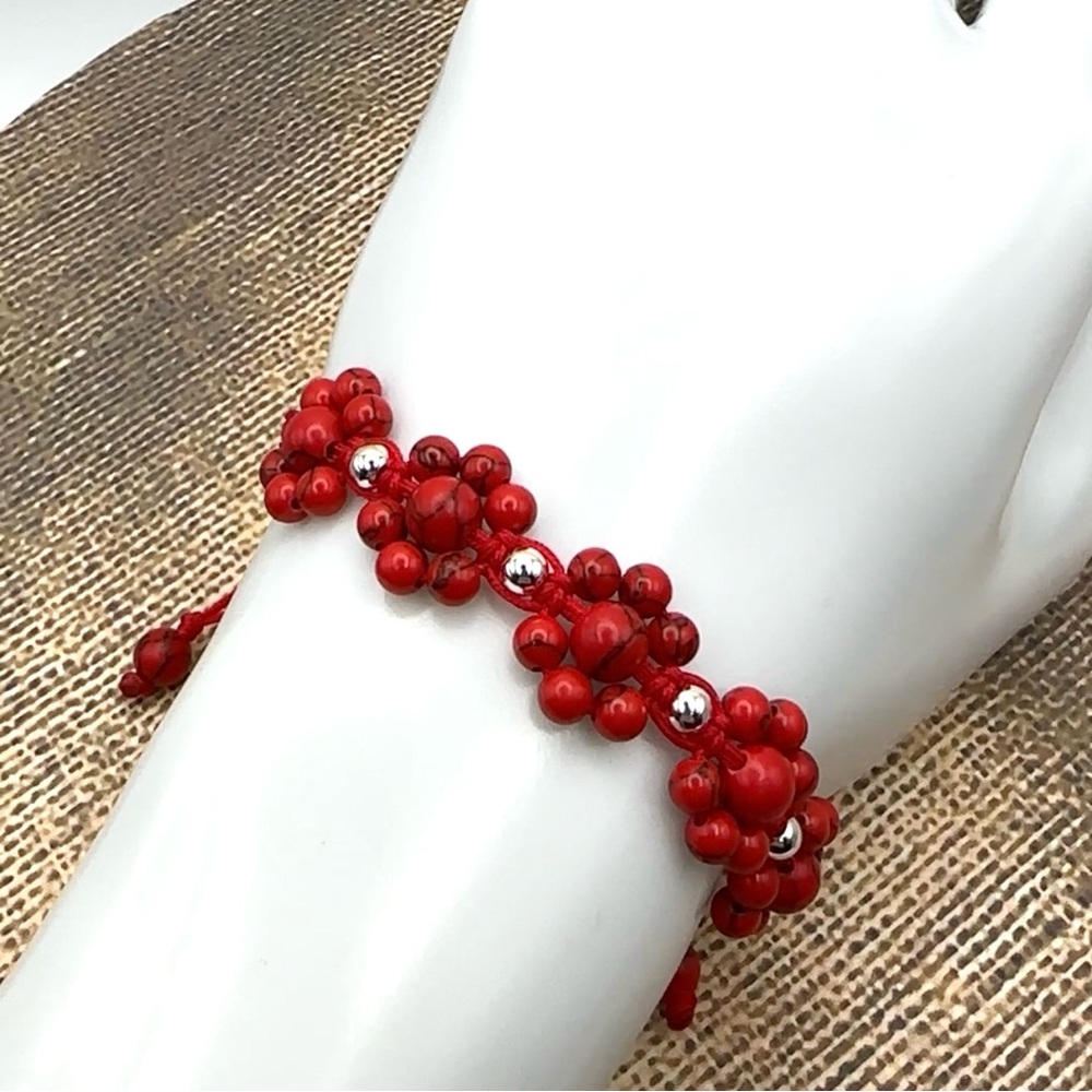 Christmas Bracelet with Red Beads and 18k Silver Plated Beads | Fully Adjustable